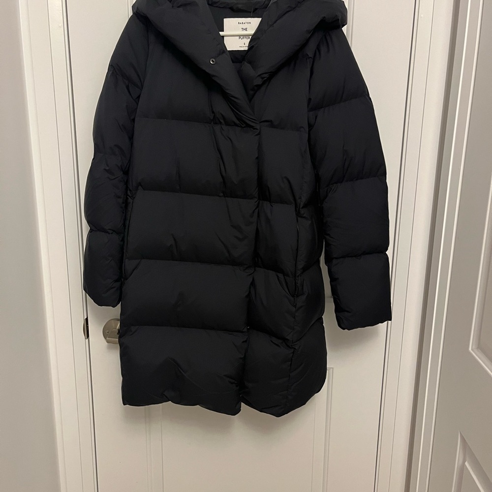 Aritzia babaton duvet mid puffer. Size small